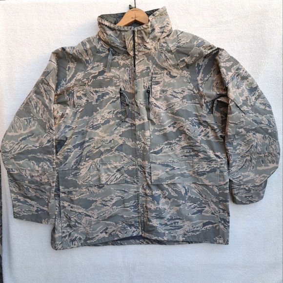 US Air Force Gor-Tex Raincoat Large XL Waterproof Digital Camouflage‎ Hooded EUC